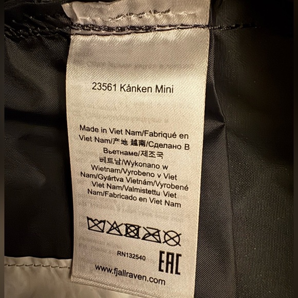 Fjallraven Kanken Mini Backpack Unisex in Super Gray - Picture 12 of 15